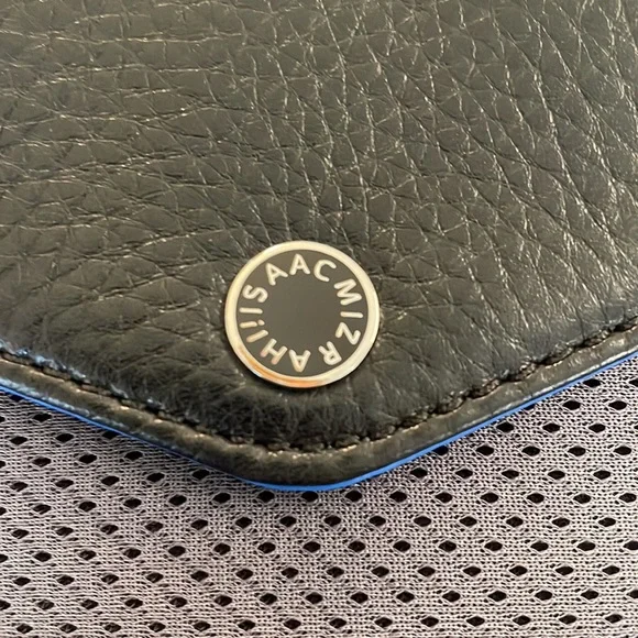 Isaac Mizrahi Crossbody convertible to Belt Bag NWOT - Picture 4 of 6